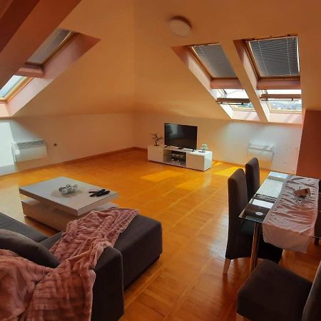 Loft Apartman Jagodina Esterno foto